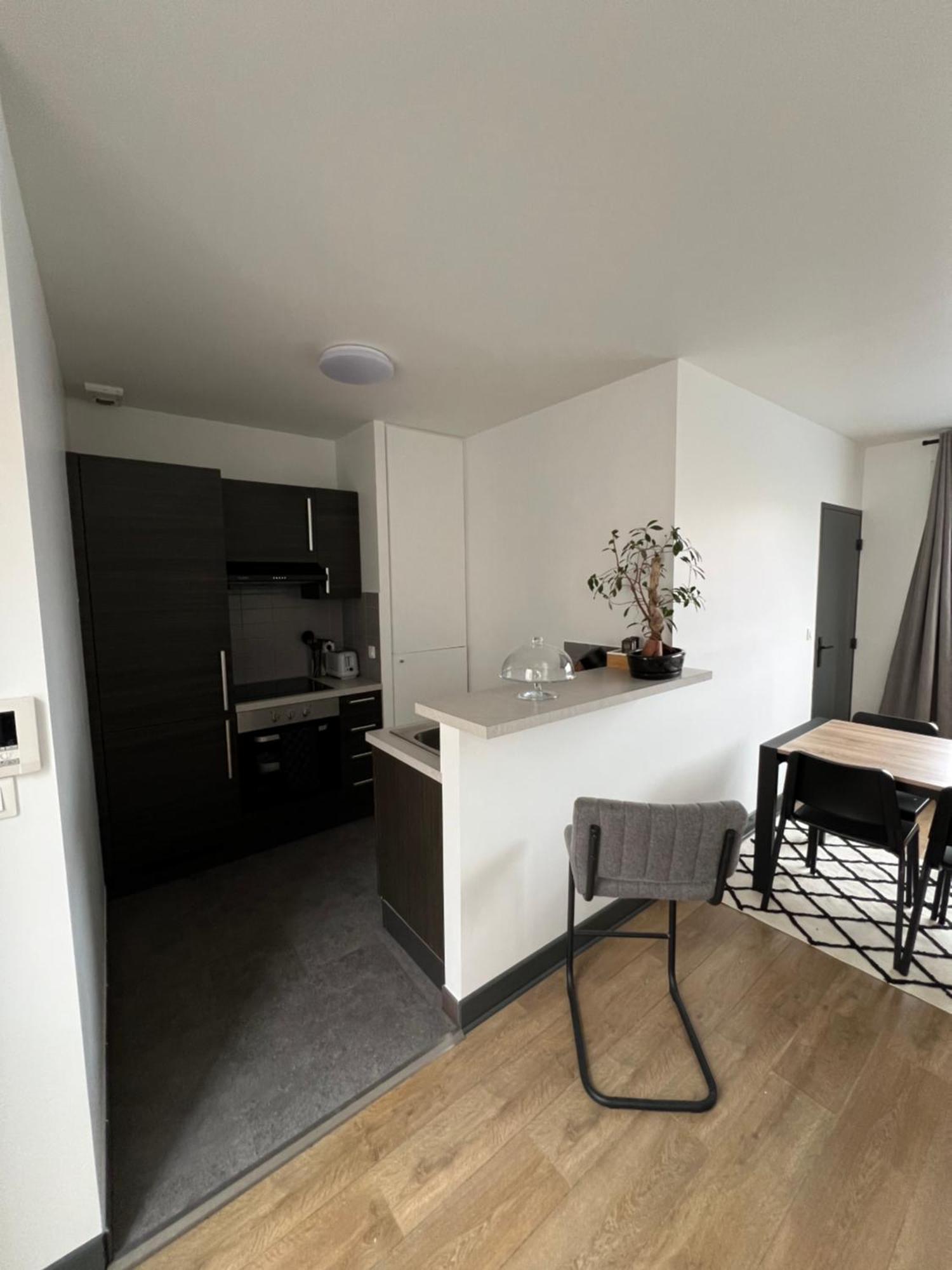 Hyper Centre A 80M Du Vieux Marche, T2 Calme Vue Sur Les Toits Rue Du Minage Apartment La Rochelle  Bagian luar foto